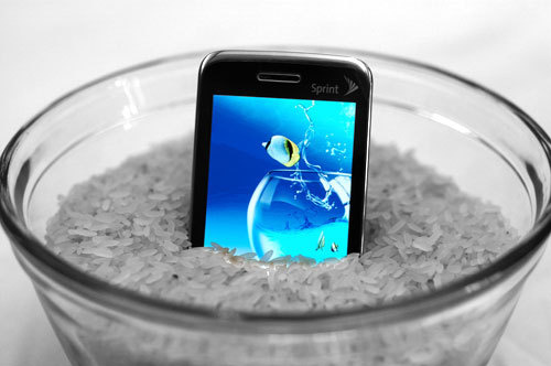 wet cellphone in rice