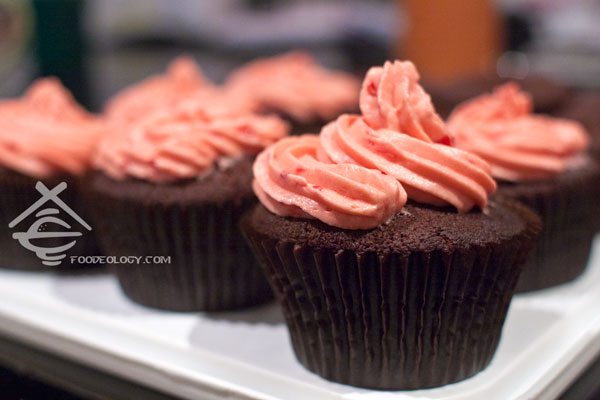 chocolate-cupcakes-with-raspberry-buttercream