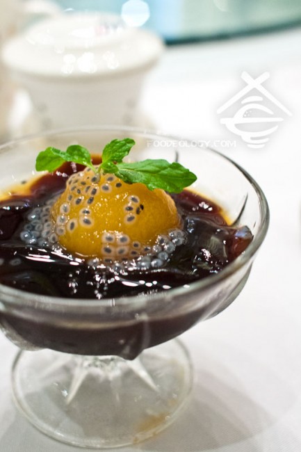 Loquat-in-Herbal-Jelly_Putien