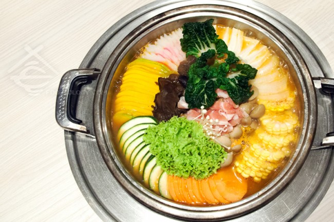 Korean-Imperial-Hotpot-with-Assorted-Vegetable-Top-View_Crystal-Jade-Korean-Ginseng-Chicken-and-BBQ